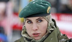 Украинка в хиджабе грозит потерей Крыма