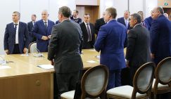 Чиновники делят портфели