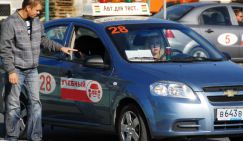Инструктор по вождению похож на камикадзе