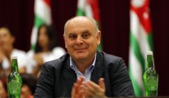 Кризис власти в Абхазии докатился до России?