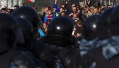 Кто митинговал против коррупции, а кто тырил кроссовки в магазине
